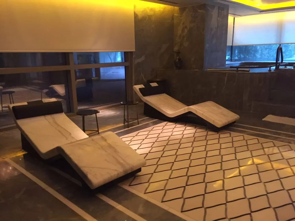 Marble Relaxation Lounger — 3